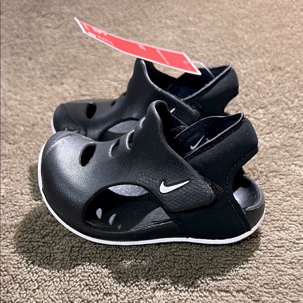 Nike Sunray Protect 3 Kids Black & White Water Shoes Size 6C
